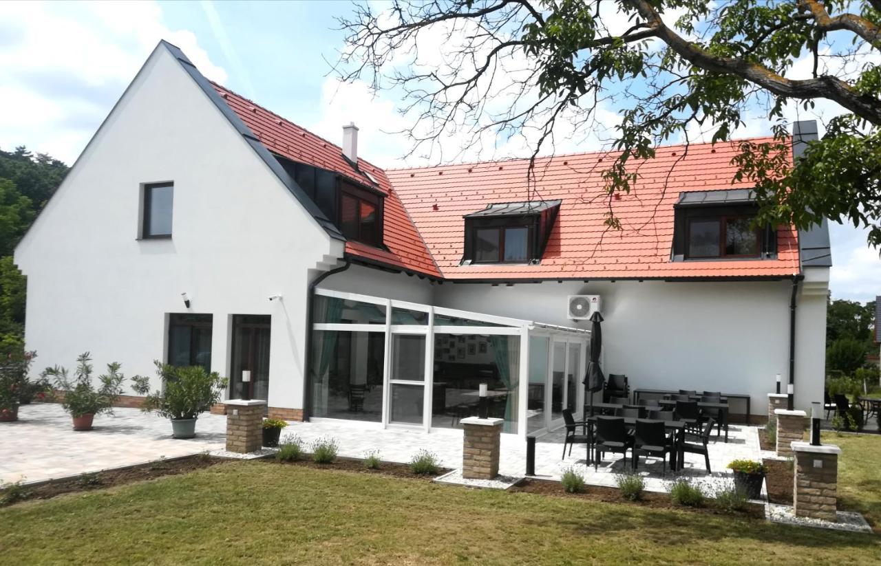 Dreko Panzio & Borbisztro Bed & Breakfast Győrújbarát Exterior foto