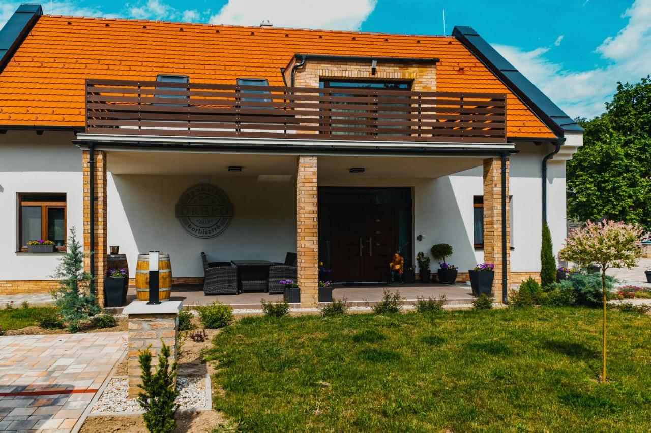 Dreko Panzio & Borbisztro Bed & Breakfast Győrújbarát Exterior foto