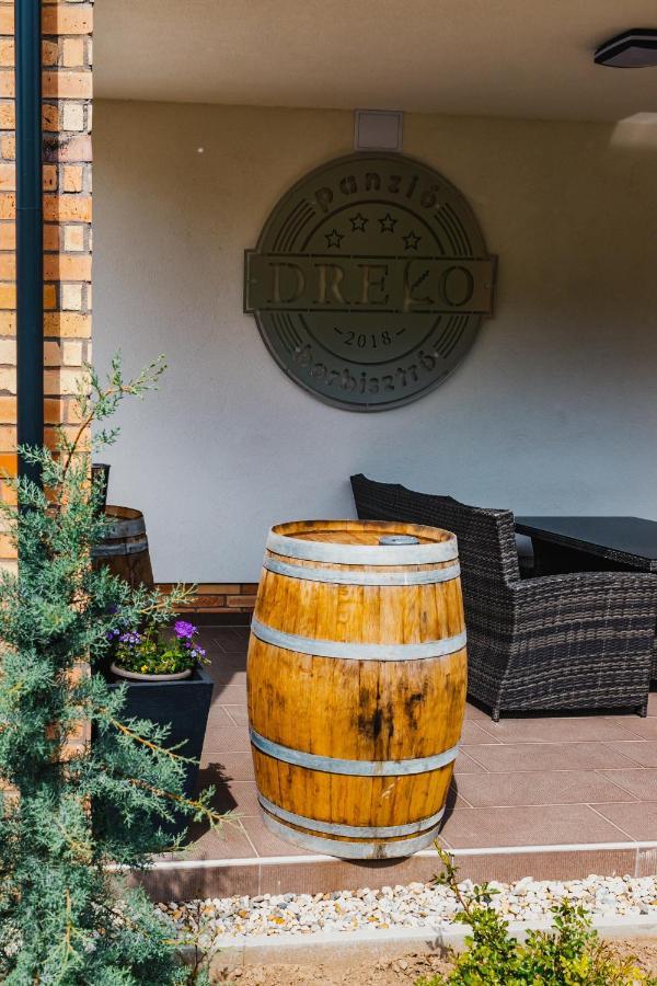 Dreko Panzio & Borbisztro Bed & Breakfast Győrújbarát Exterior foto