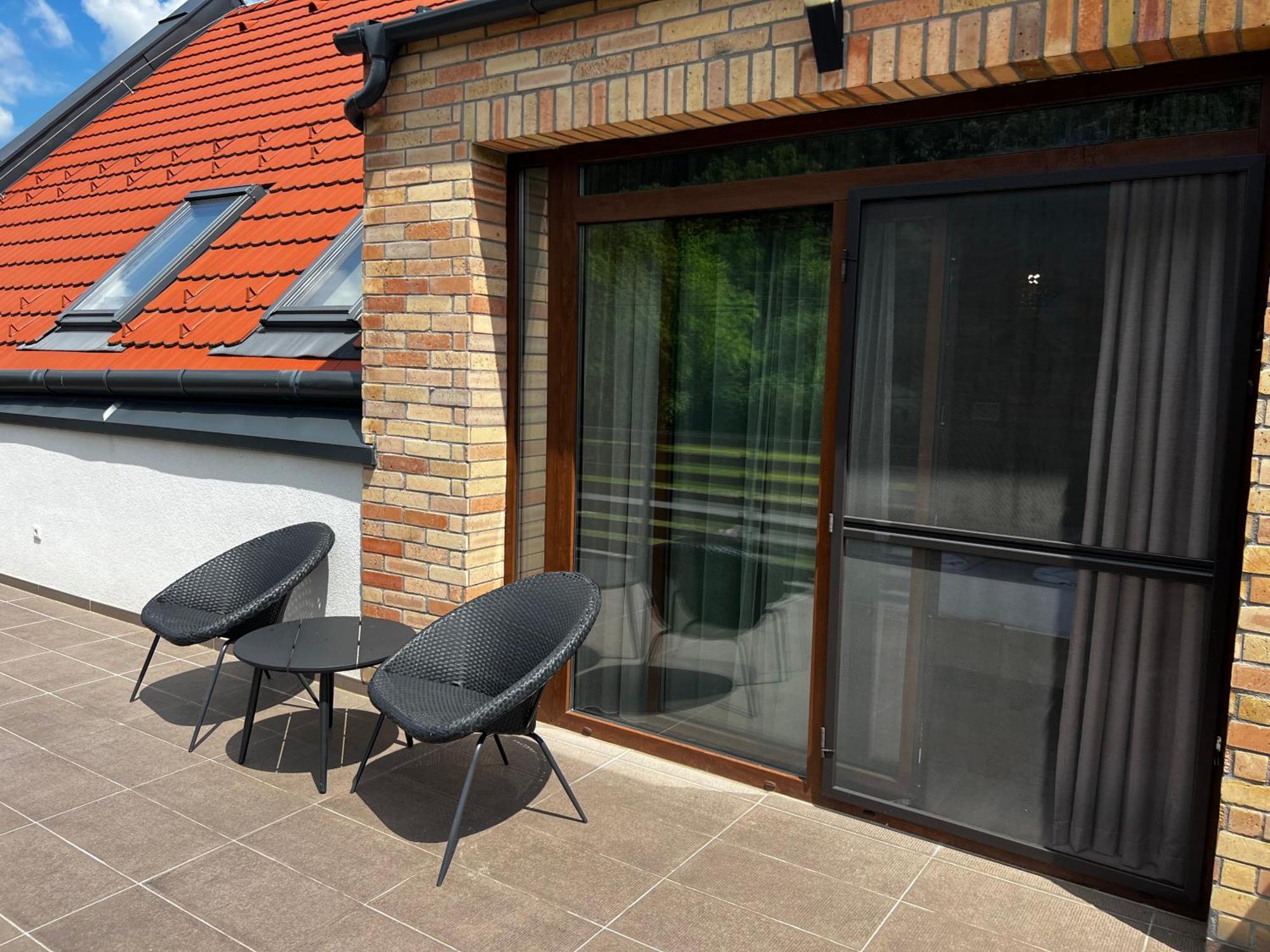 Dreko Panzio & Borbisztro Bed & Breakfast Győrújbarát Exterior foto