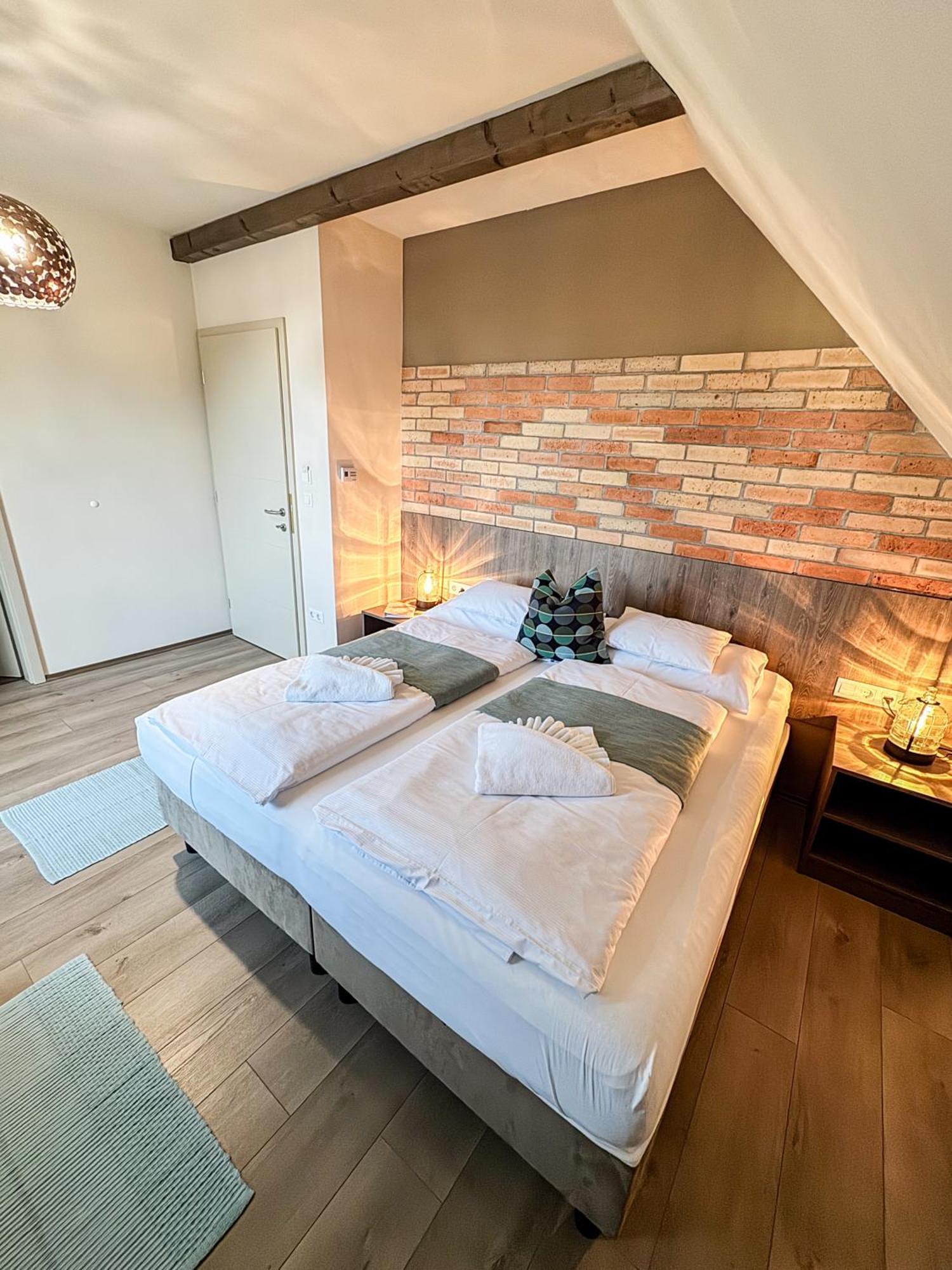 Dreko Panzio & Borbisztro Bed & Breakfast Győrújbarát Exterior foto