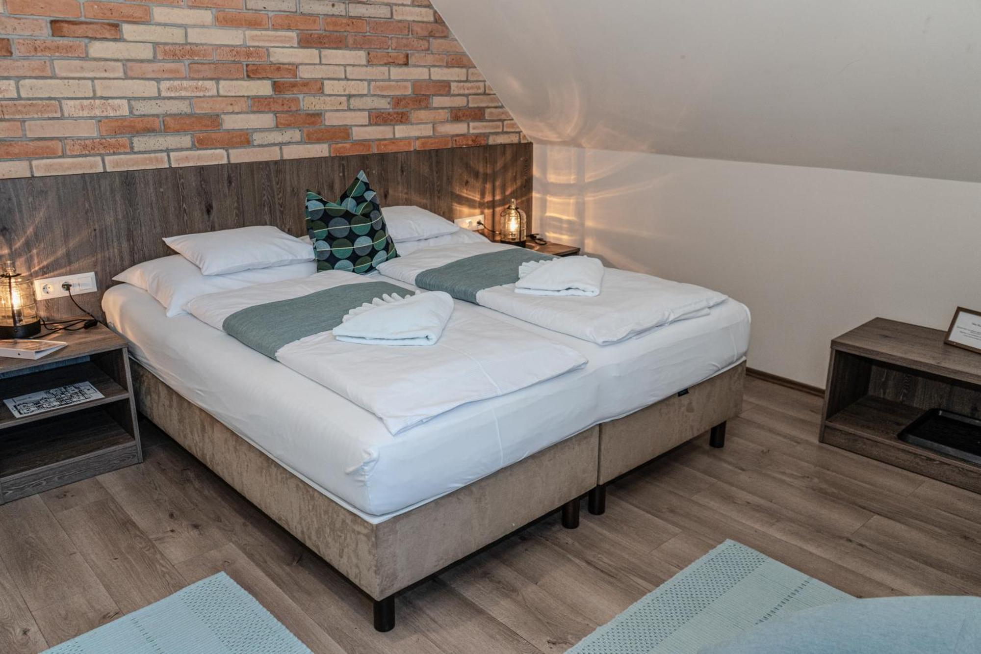 Dreko Panzio & Borbisztro Bed & Breakfast Győrújbarát Exterior foto