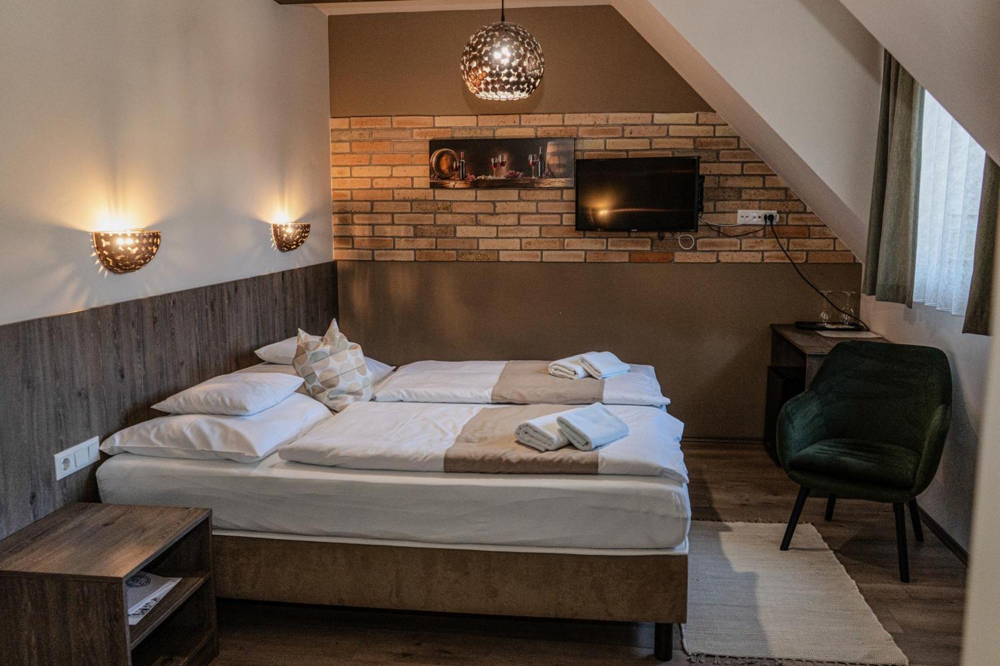 Dreko Panzio & Borbisztro Bed & Breakfast Győrújbarát Exterior foto