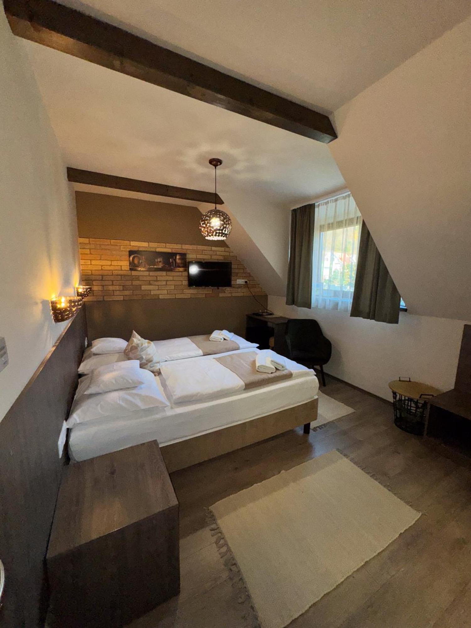 Dreko Panzio & Borbisztro Bed & Breakfast Győrújbarát Exterior foto