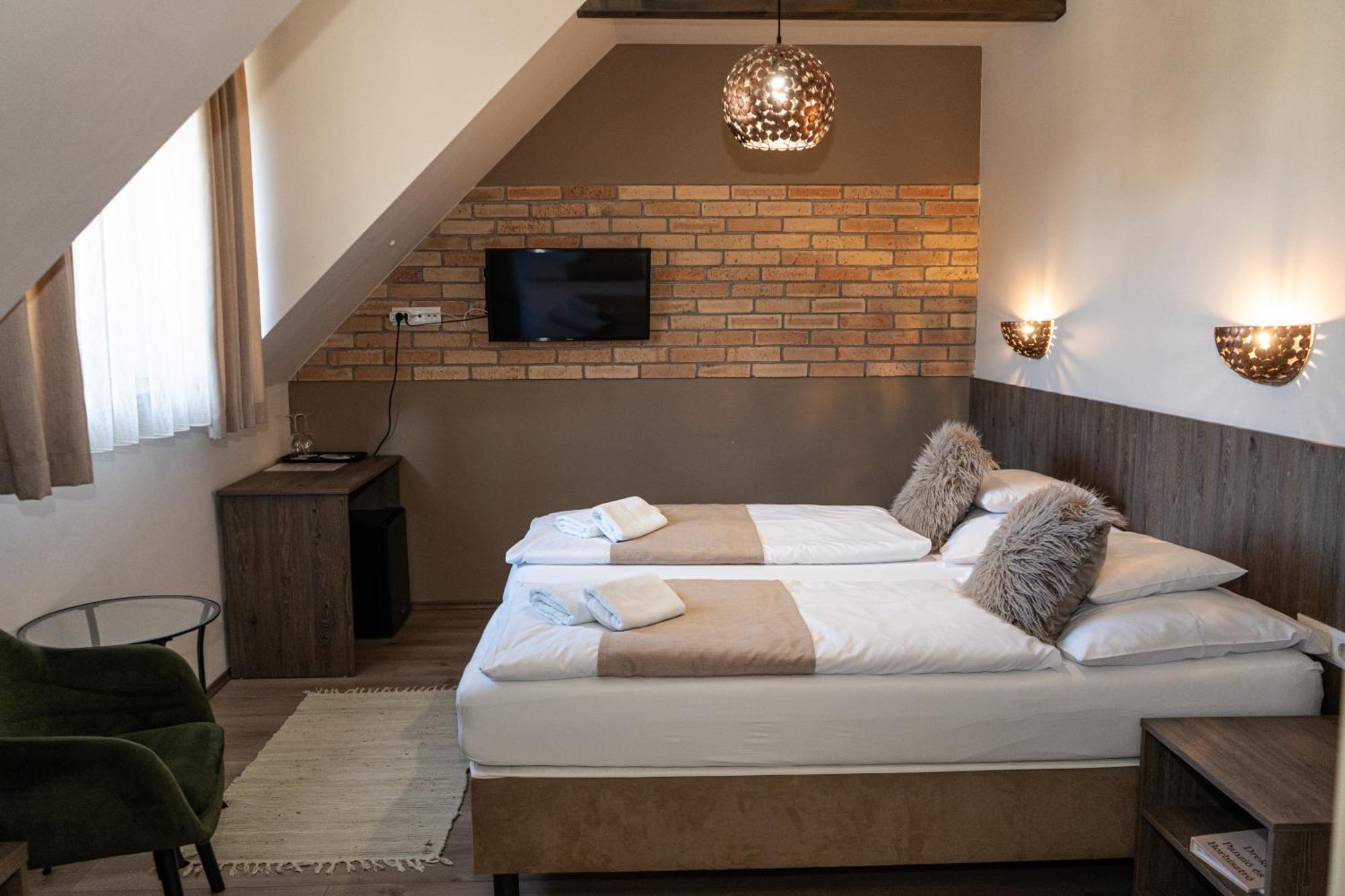 Dreko Panzio & Borbisztro Bed & Breakfast Győrújbarát Exterior foto
